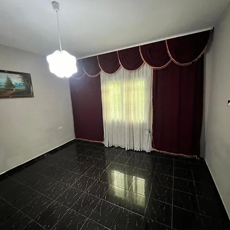 Vacanze Vicino Tirana 아파트 *