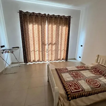 Vacanze Vicino Tirana 아파트 *